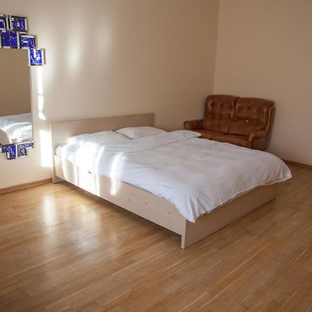 Two Bedroom Apartment With Balcony Κίεβο Εξωτερικό φωτογραφία