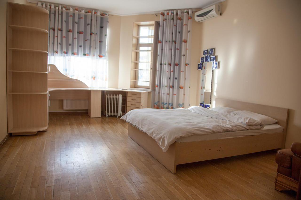 Two Bedroom Apartment With Balcony Κίεβο Εξωτερικό φωτογραφία