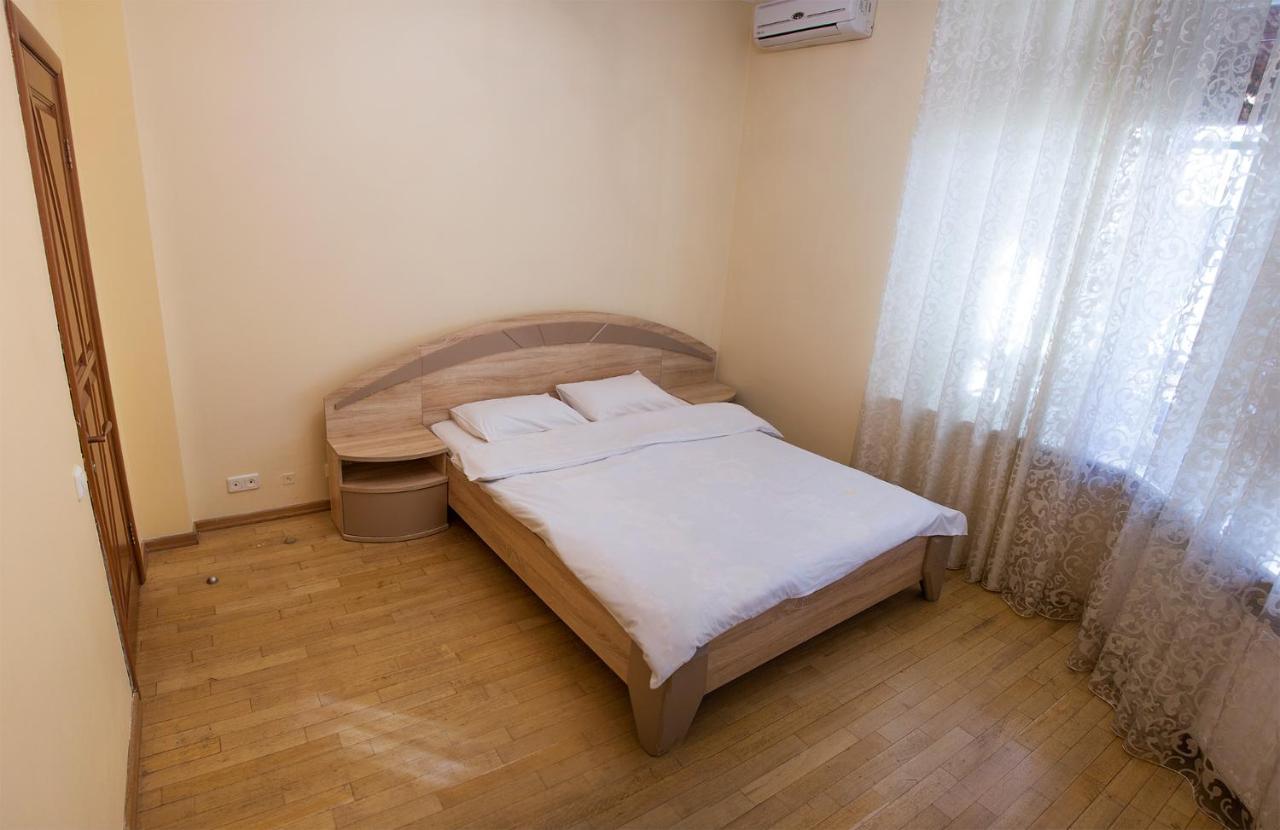 Two Bedroom Apartment With Balcony Κίεβο Εξωτερικό φωτογραφία